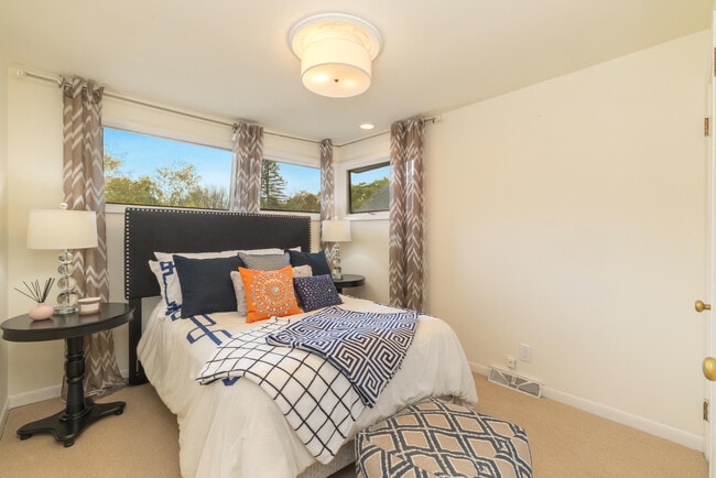 Building Photo - 10046 Sheridan Dr