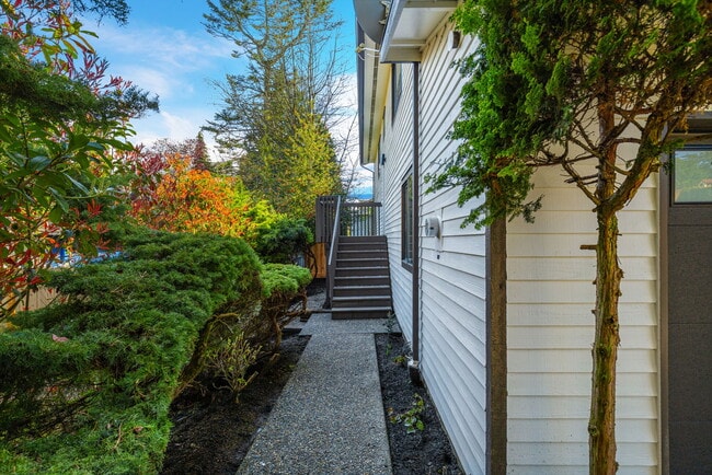 Building Photo - 129 N 136th St