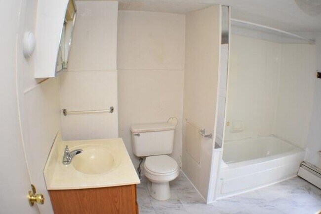 Building Photo - Single Family Farm Home