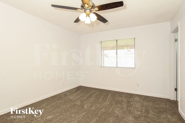 Building Photo - 3720 W Grovers Ave