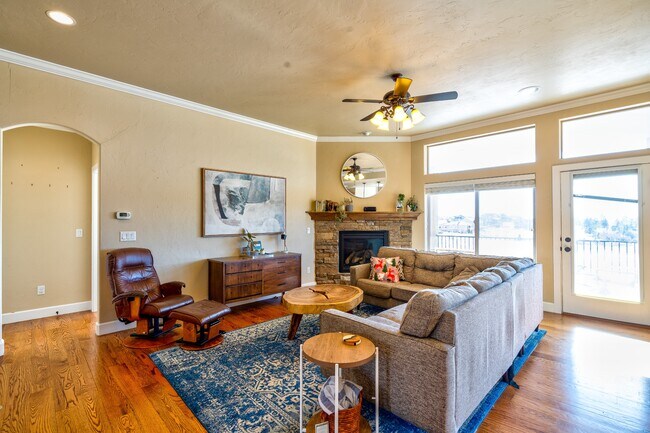 Building Photo - 1085 Diamond Rim Dr