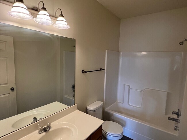 Building Photo - 2323 E Porter Ave