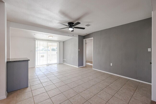 Building Photo - 11417 N Hacienda Dr