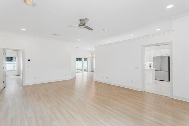 Building Photo - 5930 Hermitage Dr