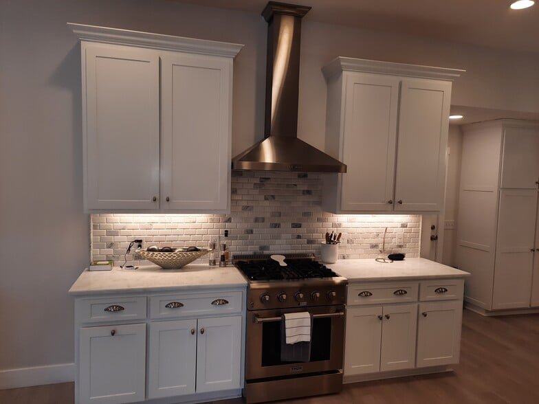 Building Photo - 1735 Woodridge Dr