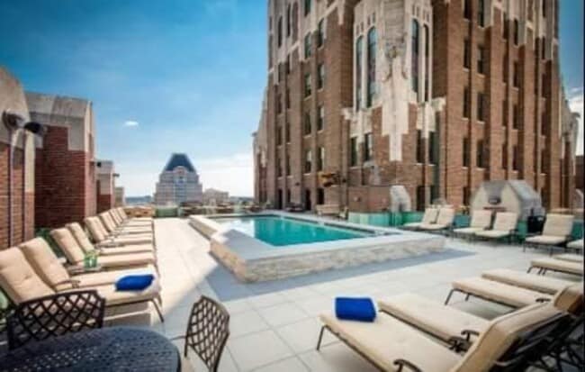 Building Photo - 10 Light St