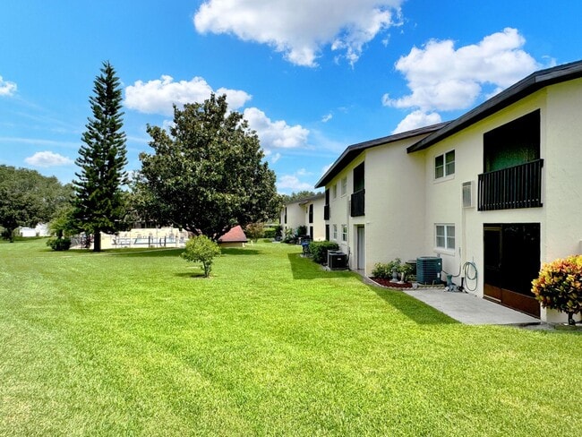 Building Photo - Delightful Two-Bedroom Condo in Winter Haven