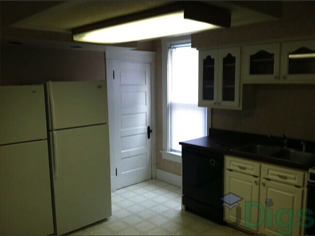 Building Photo - 2-Story House, 4Bed/2Bath, Garage, Washer/Dryer. Pet Friendly