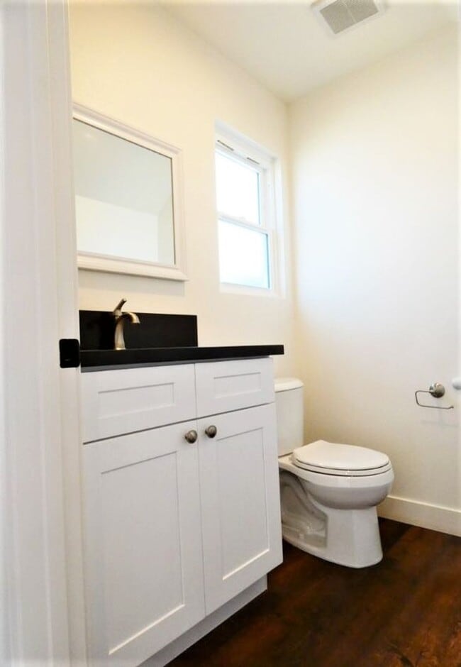 Building Photo - CY5385