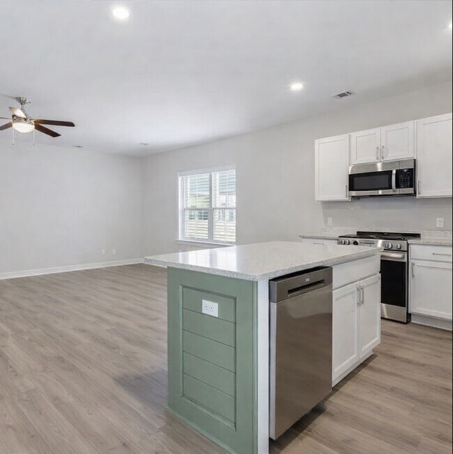 Building Photo - 104 Simon Cir