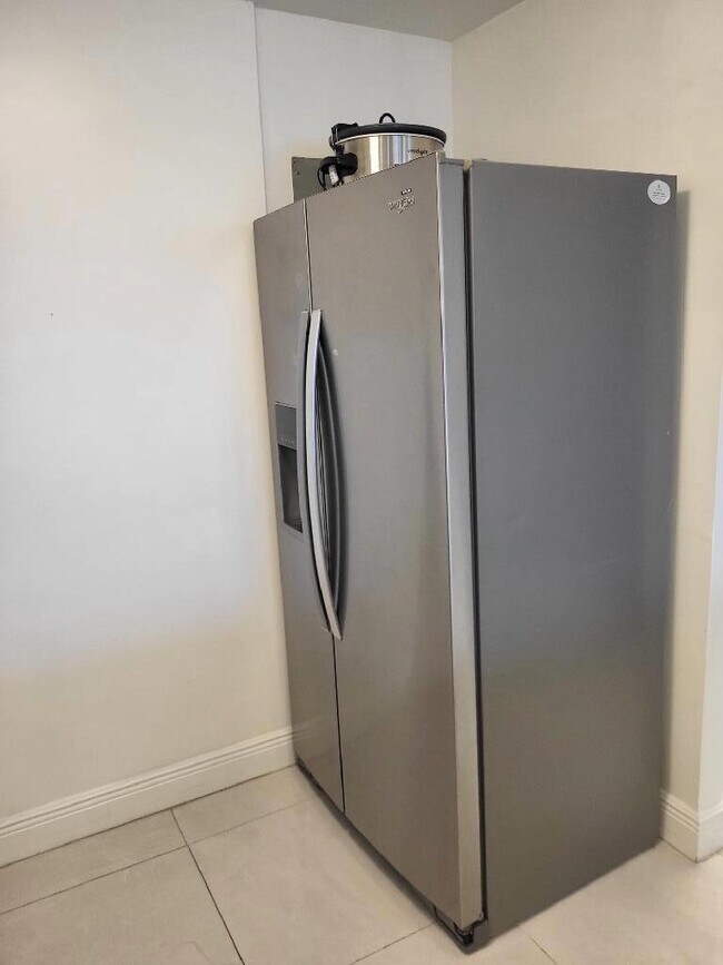 Building Photo - 550 Bayshore Dr