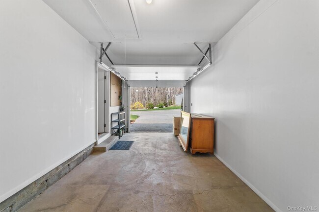 Building Photo - 164 Carriage Ct