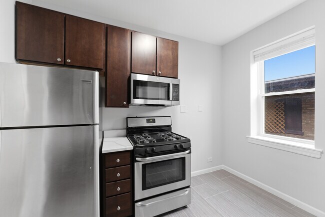 Building Photo - 1722 W Juneway Terrace