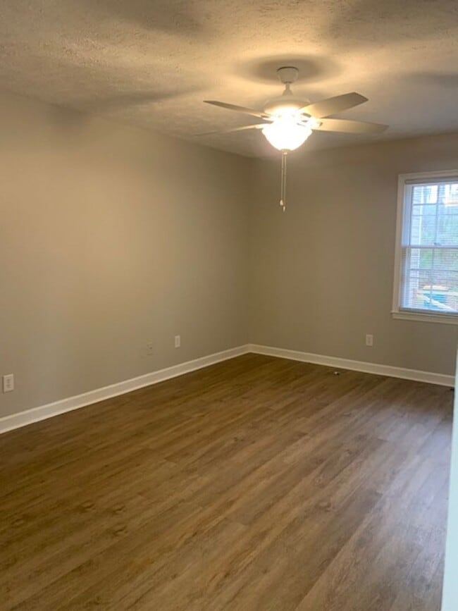 Building Photo - 2-Bedroom, 2- Bath Condo in Carolina Pines