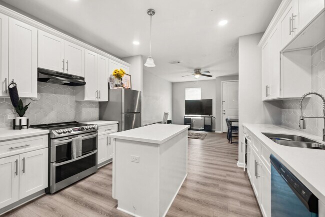 Building Photo - 8534 Woodlyn Rd