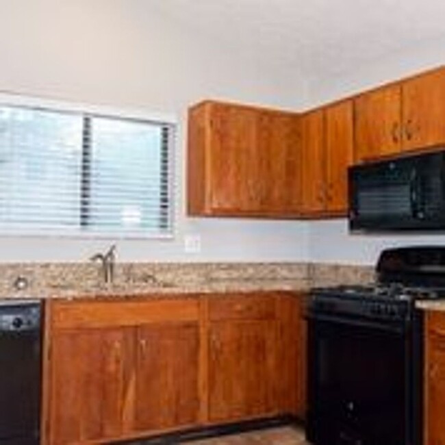 Building Photo - CHARMING 3 BED 2 BATH HOME FOR LEASE IN PR...