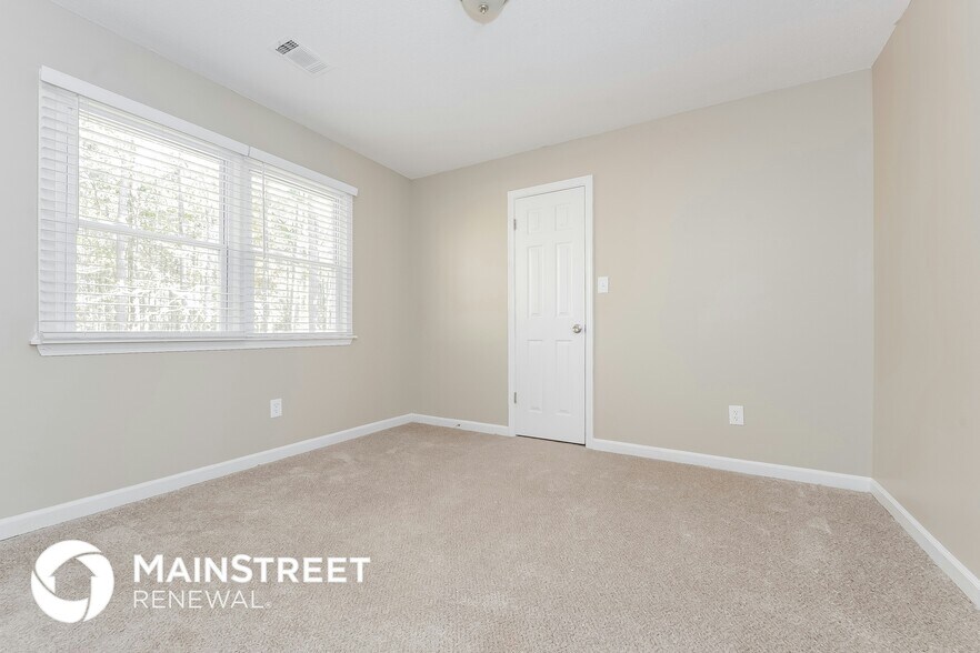 Building Photo - 65 Pine Tree Dr