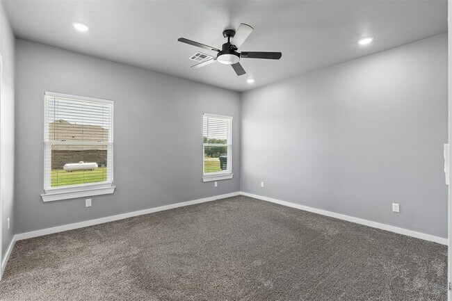 Building Photo - 4930 Meadow Dr