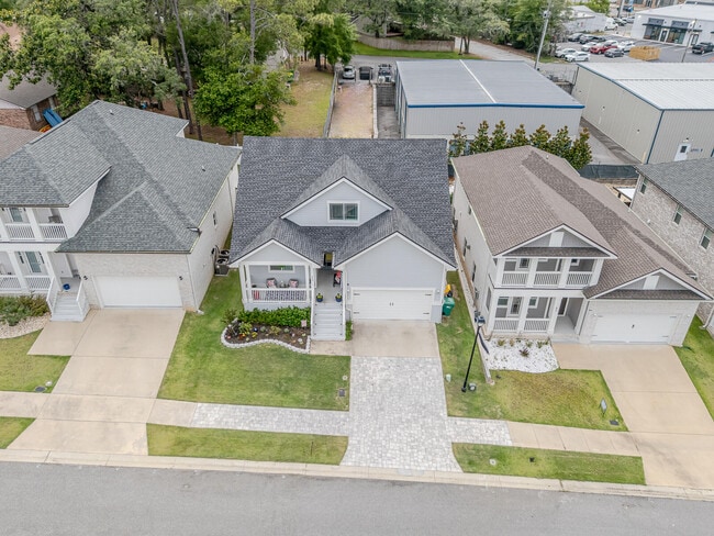 Building Photo - 409 Hideaway Ln