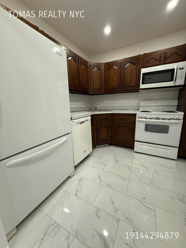 Building Photo - 41 Caryl Ave