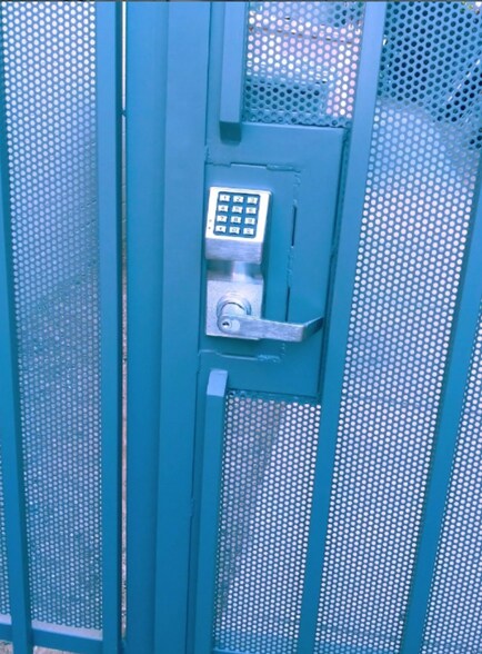 Building Photo - 2860 N Alvernon Way