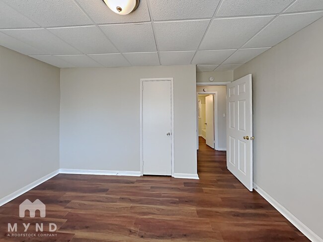 Building Photo - 1825 Collier Dr