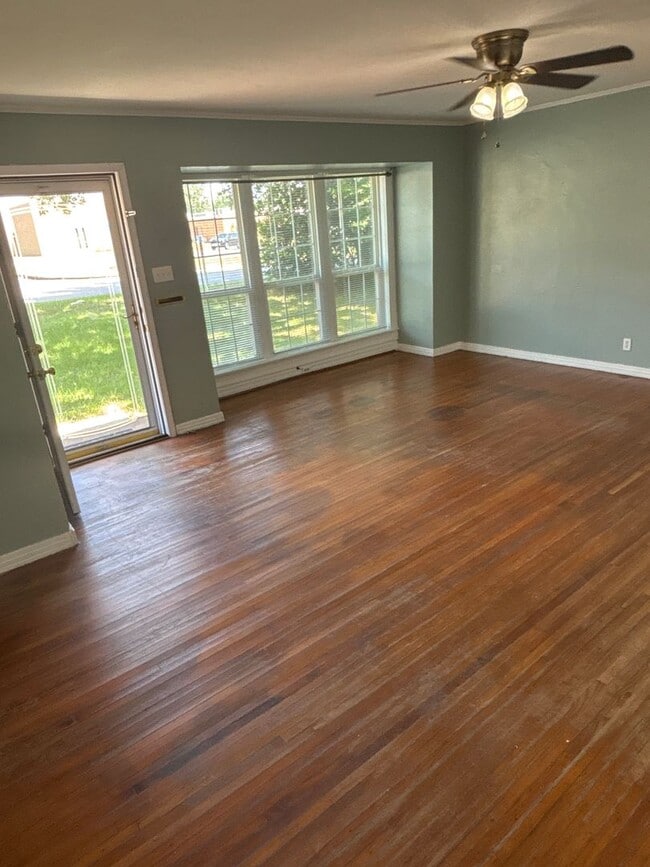 Building Photo - Cute 2/2/1 in the heart of Pollard Park area!