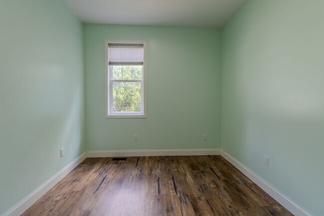 Building Photo - Contemporary Comfort and Versatility in a ...