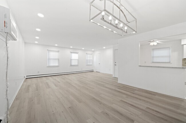 Building Photo - 64 Isabella Ave