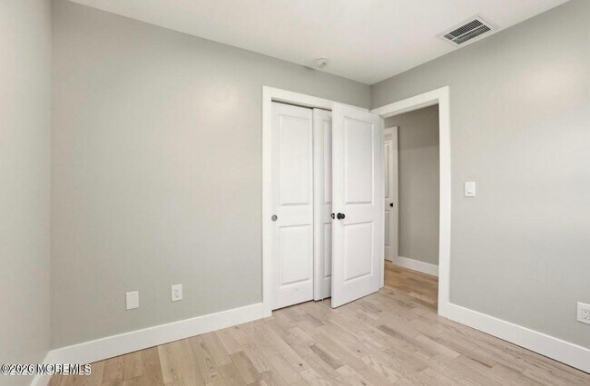 Building Photo - 112 Manhattan St