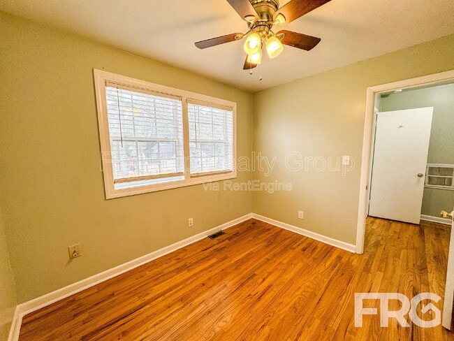 Building Photo - 111 W 15th St