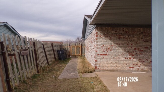 Building Photo - Lee West Estates, close to Hospital, shopping and restaurants