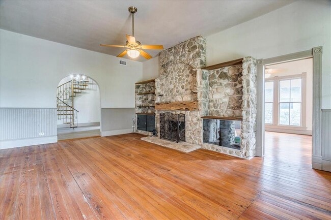 Building Photo - 6400 Cypress Rd