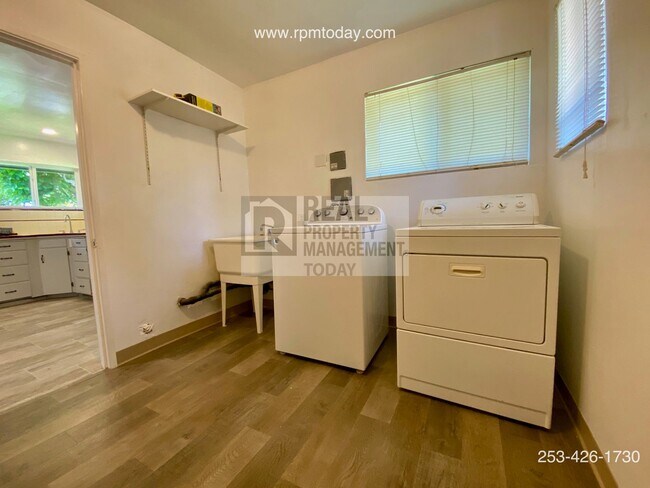 Building Photo - Charming 3 Bedroom Rambler in Tacoma!