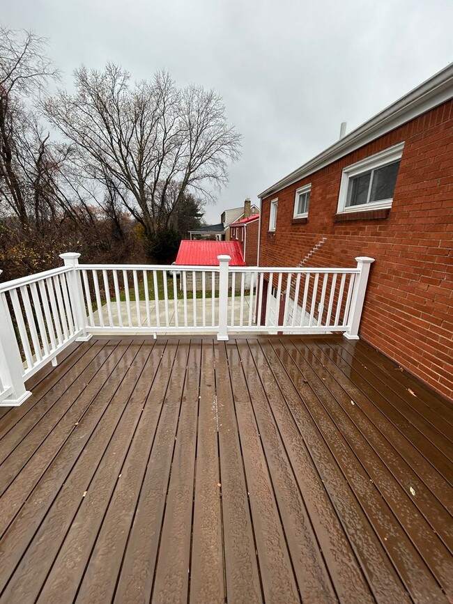 Building Photo - 506 Crescent Boulevard Extension