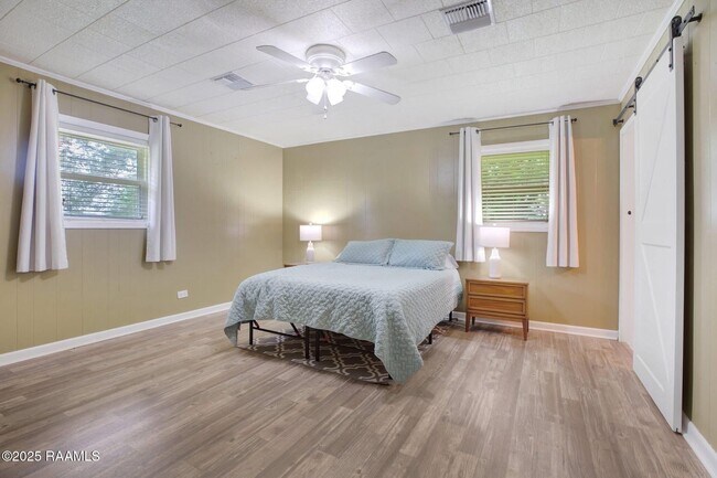 Building Photo - 681 Emar Dr