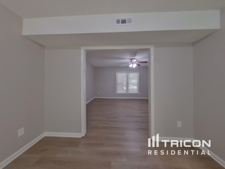 Building Photo - 7418 Palmetto Ct