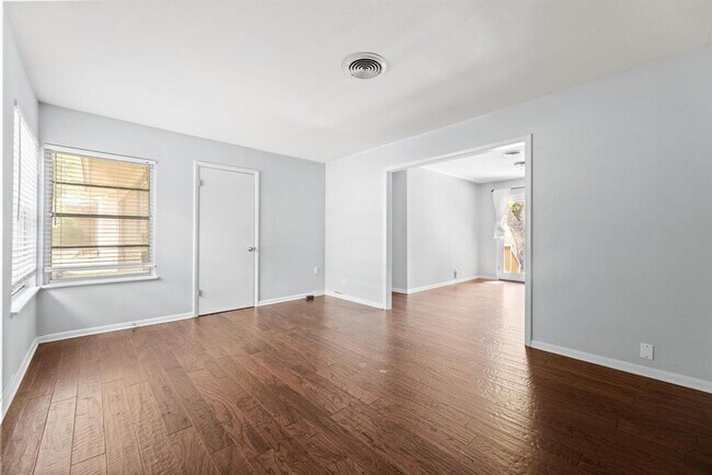 Building Photo - 103 W Croslin St