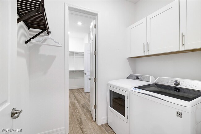 Building Photo - 13528 Blue Bay Cir