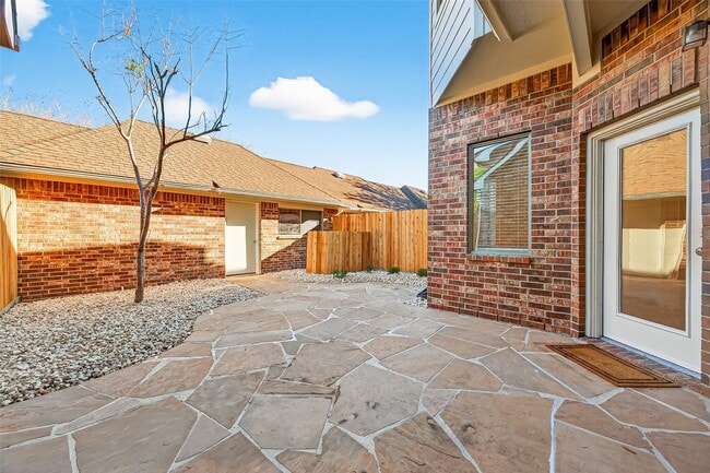 Building Photo - 17719 Brair Arbor