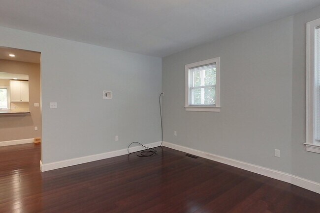 Building Photo - 10-12 Broadway St