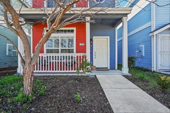Building Photo - Modern Roseville Living – 3 Bed | 2.5 Bath |