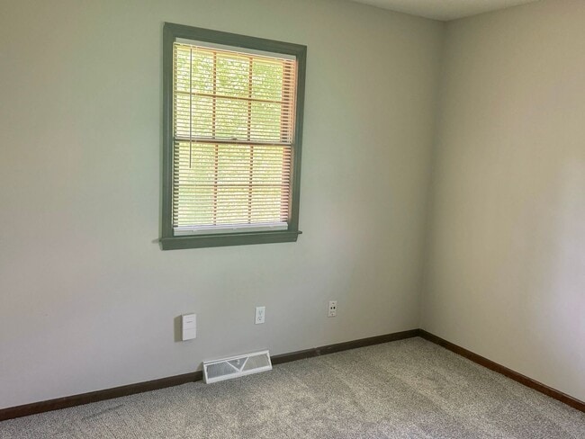Building Photo - Ditzler Duplex