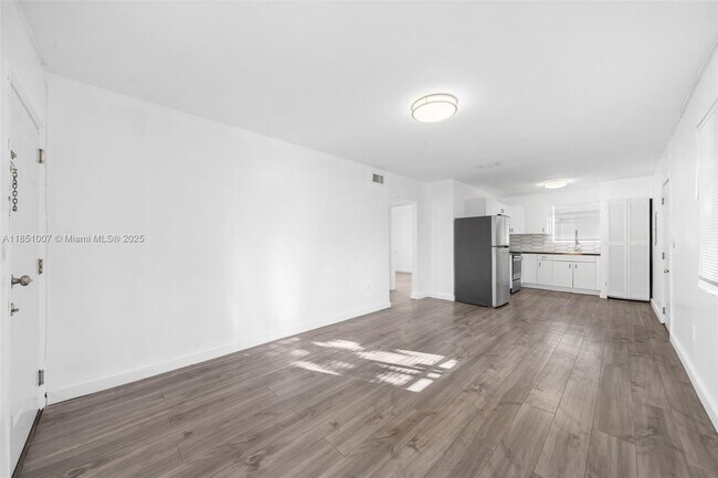 Building Photo - 842 SW 3rd St