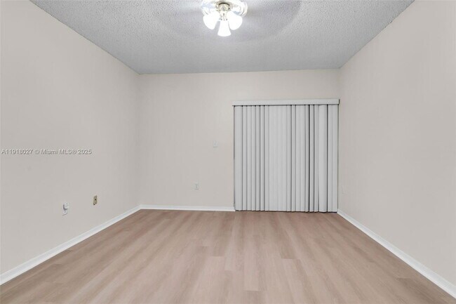 Building Photo - 9532 SW 154th Pl