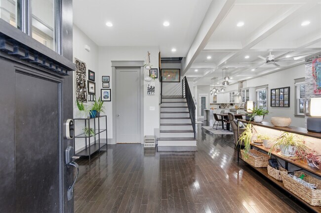 Building Photo - 1105 Stockell St