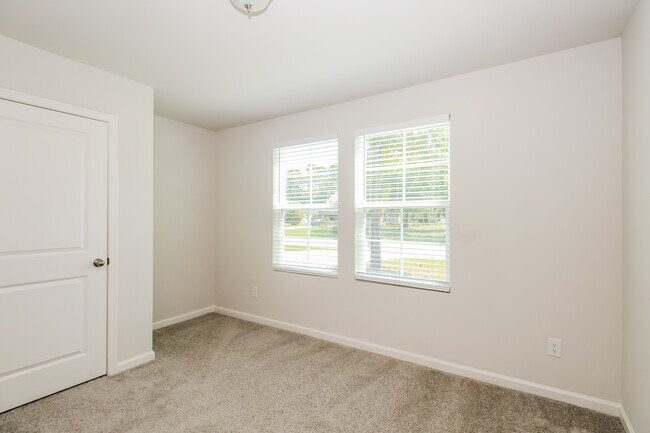 Building Photo - 2195 Bayside St SW