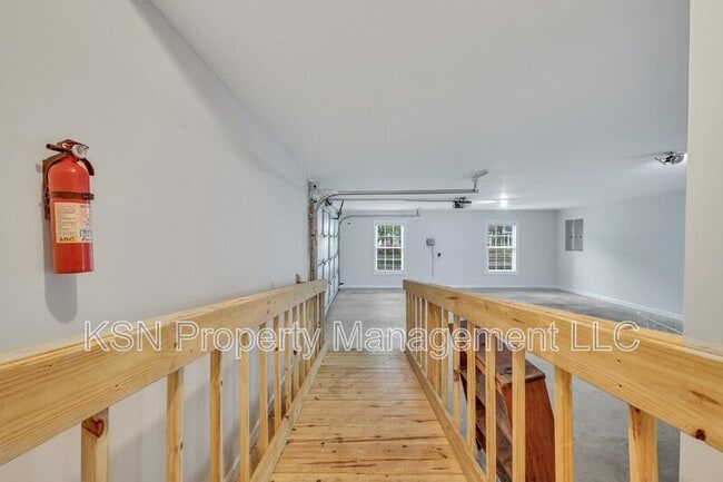 Building Photo - 5 Southernwood Pl