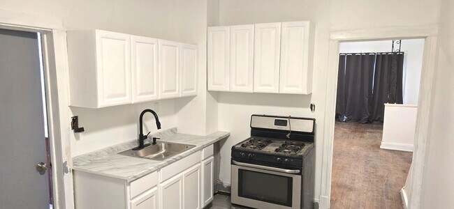 Building Photo - 2046 W 69th Pl