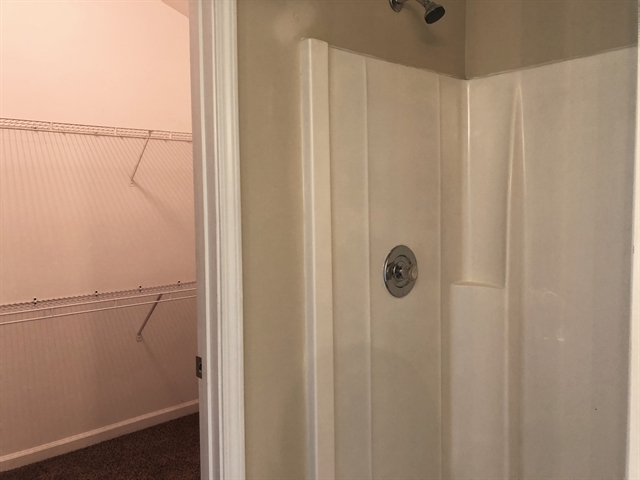 Building Photo - 612 Hanska Way